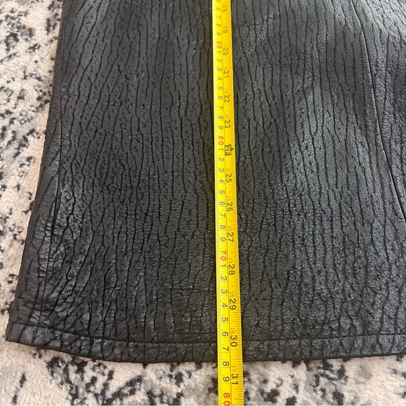 Gandalf Vintage 1970s 100% Leather Textured Midi Skirt, Black A-line Slit, 10 - Picture 10 of 10